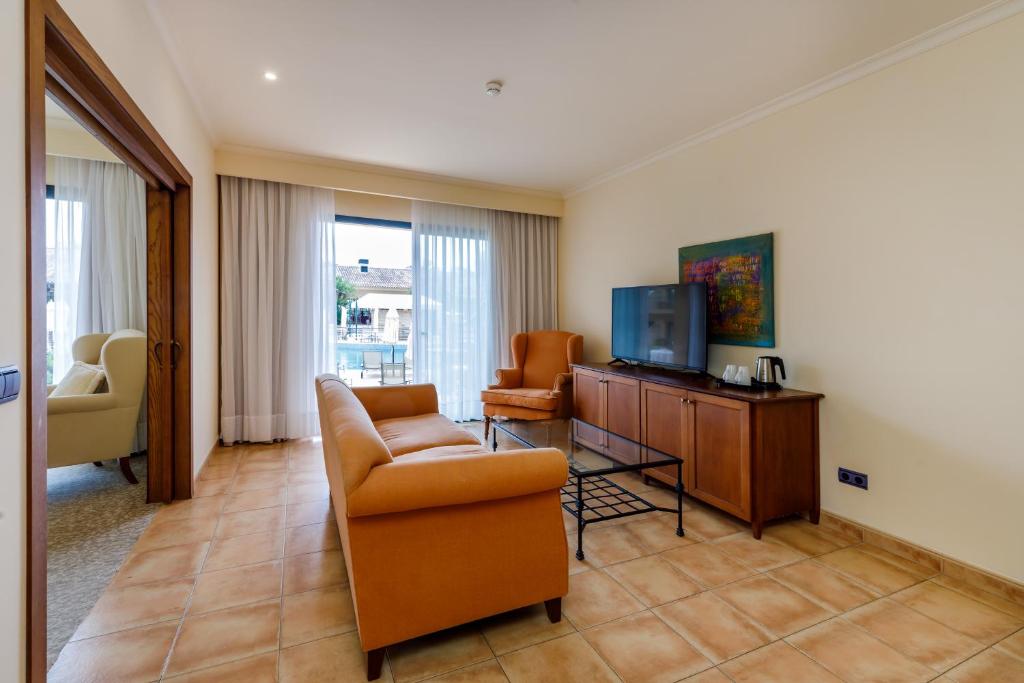 La Quinta Menorca by PortBlue Boutique - Adults Only, Cala en ...