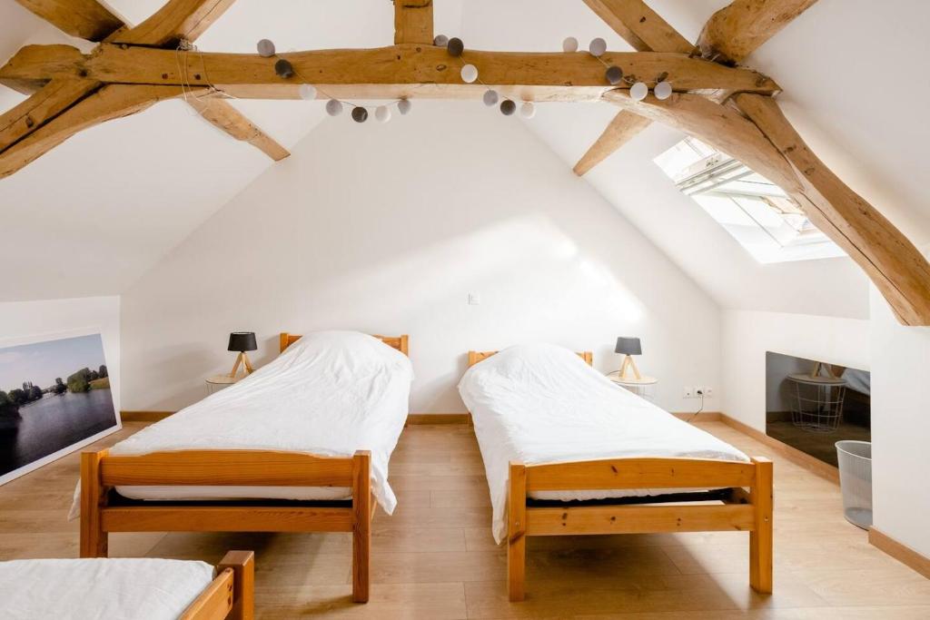 Posteľ alebo postele v izbe v ubytovaní Maison accueillante à Noyen-sur-Sarthe avec terrasse