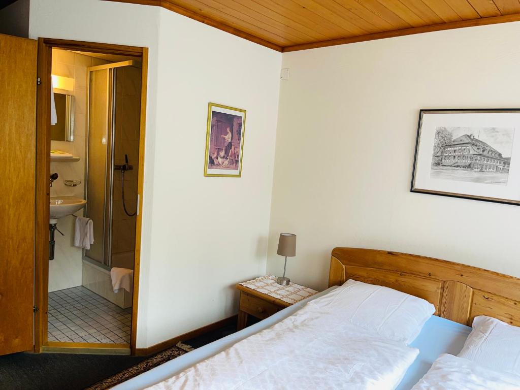 Ένα ή περισσότερα κρεβάτια σε δωμάτιο στο Hotel Sternen Worb