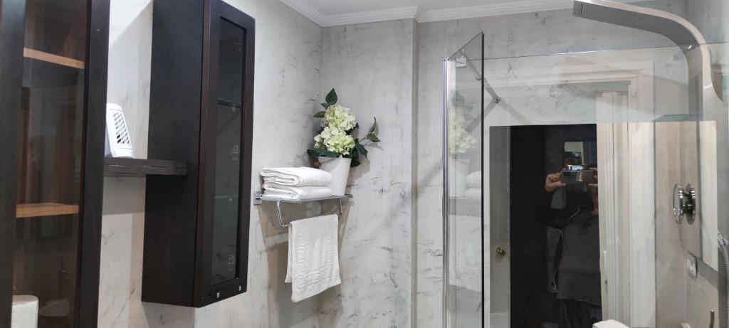 A bathroom at Intxaurti Etxea