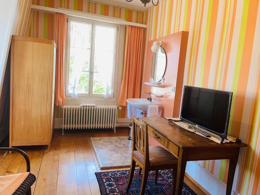 Μια τηλεόραση ή/και κέντρο ψυχαγωγίας στο Hotel Sternen Worb