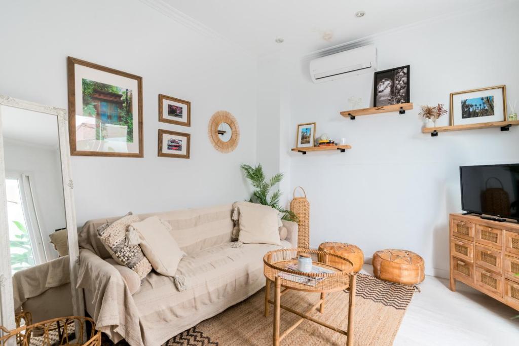Telewizja i/lub zestaw kina domowego w obiekcie Oasis con patio y encanto en centro Sevilla