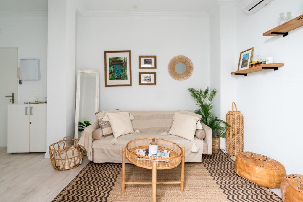 Część wypoczynkowa w obiekcie Oasis con patio y encanto en centro Sevilla