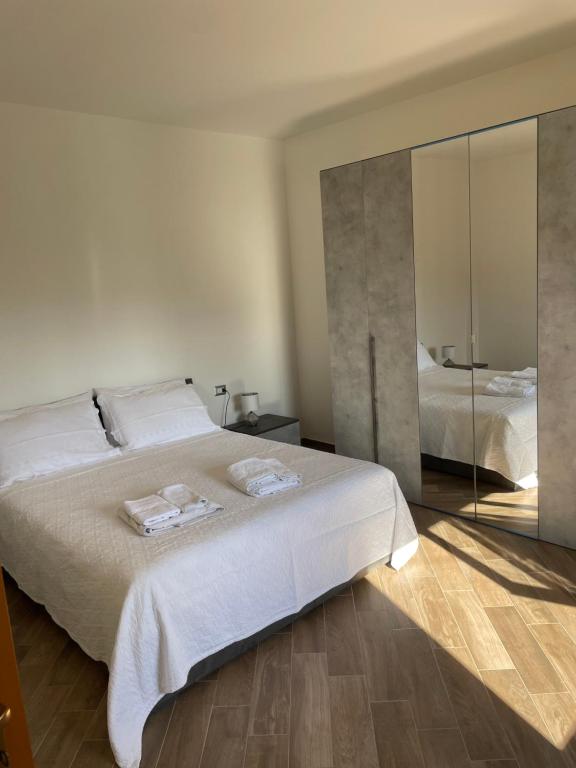 A bed or beds in a room at Villa Daniele