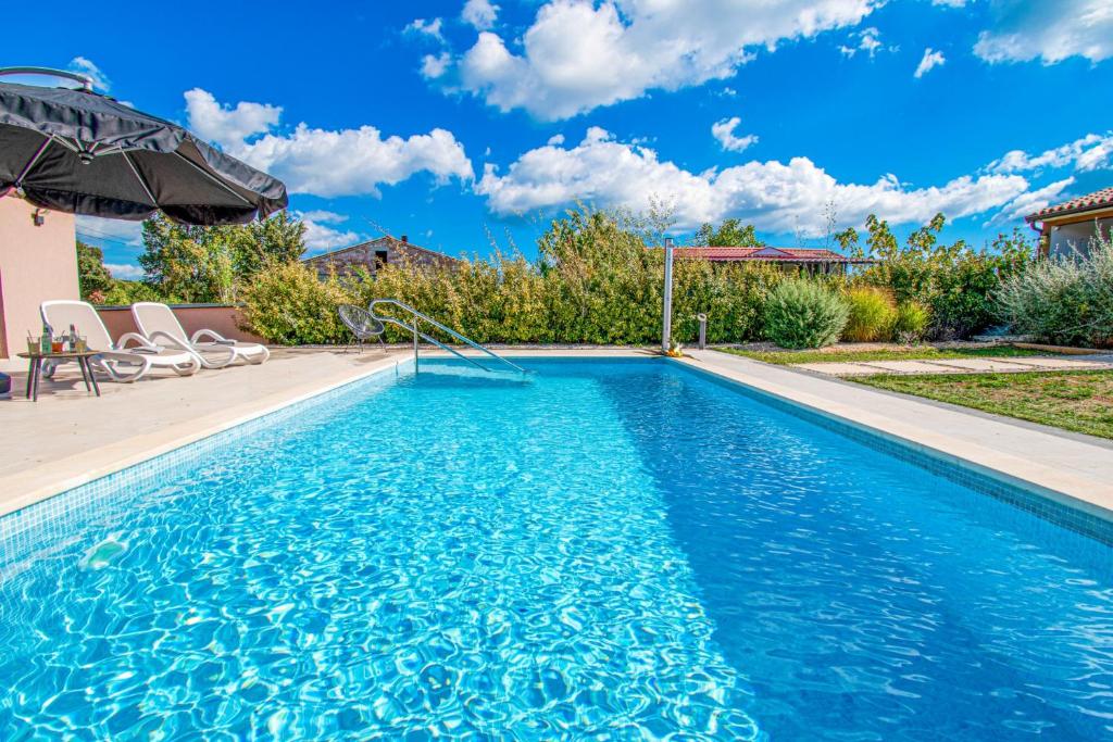 Basen w obiekcie VILLA Moki mit privatem beheizbarem Pool lub w pobliżu