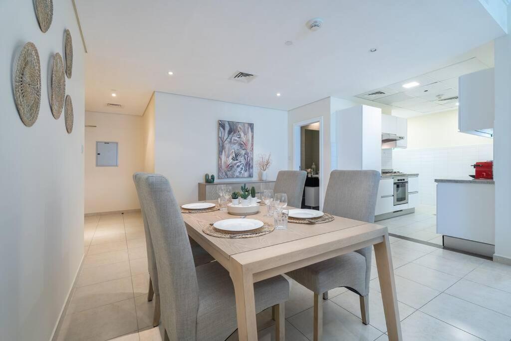Kuchyň nebo kuchyňský kout v ubytování Charming Apartment in Central Dubai Marina