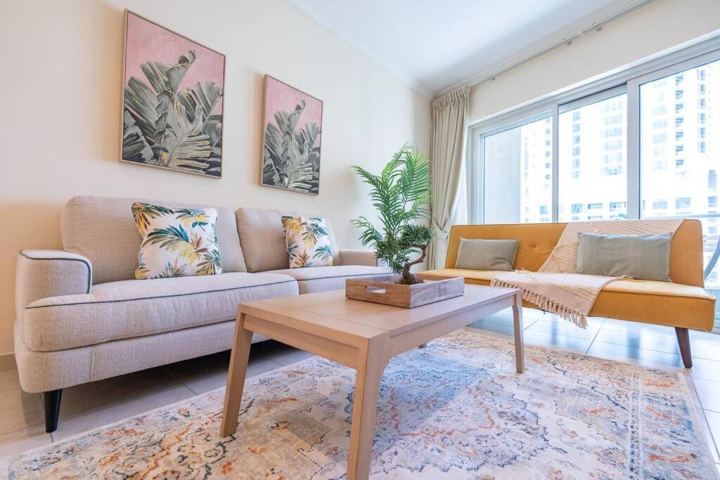 Posezení v ubytování Charming Apartment in Central Dubai Marina