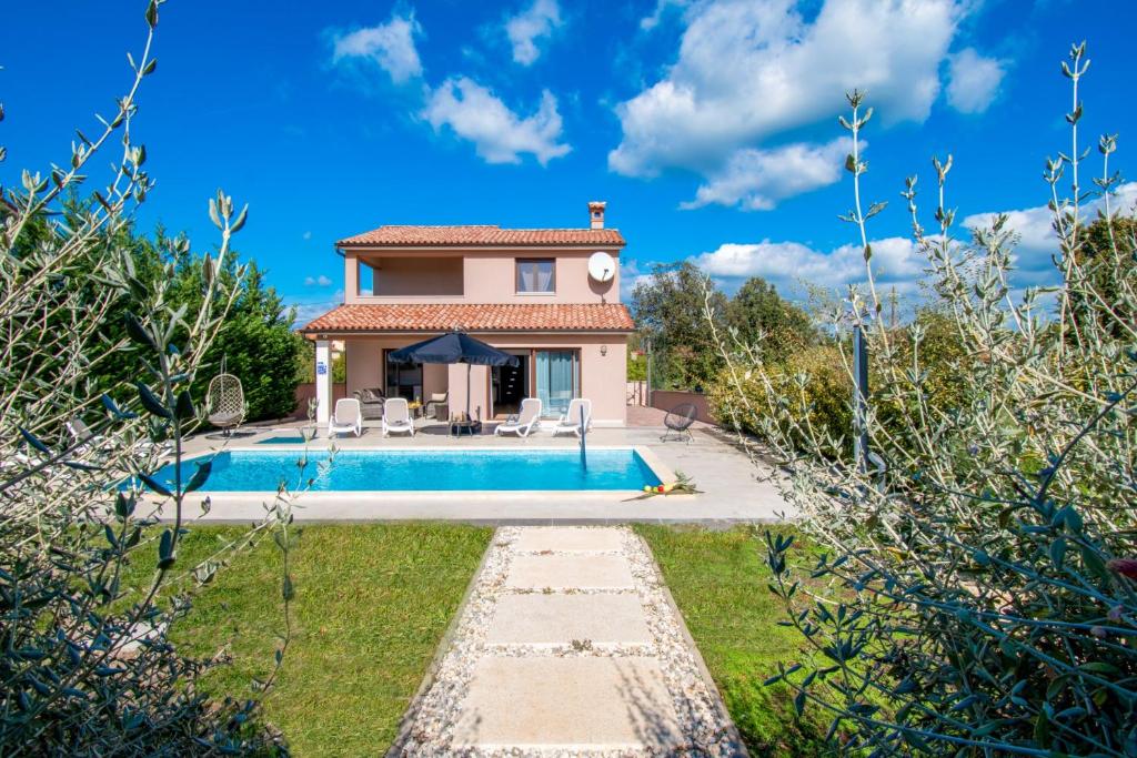Basen w obiekcie VILLA Moki mit privatem beheizbarem Pool lub w pobliżu