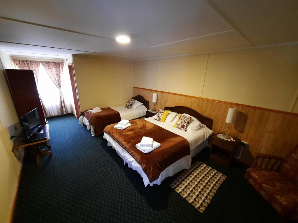 Postel nebo postele na pokoji v ubytování Hostal Los Pinos