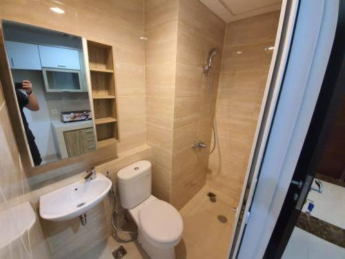 a bathroom with a toilet and a sink and a shower at APARTMENT SPRINGWOOD RESIDENCE by HW APARTMENT in Warungmangga