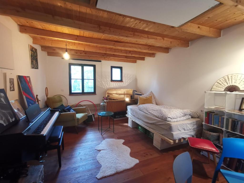 Postel nebo postele na pokoji v ubytování Atelier & Gardenhouse Glamping