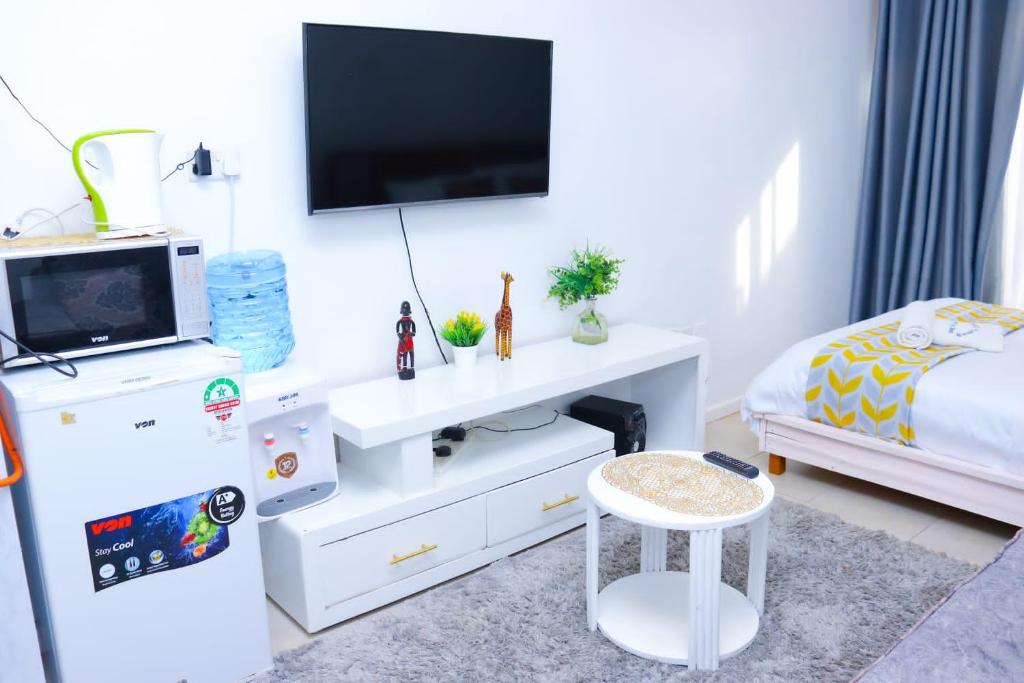 LaMeg Furnished Studio in Coral Bells Apartment