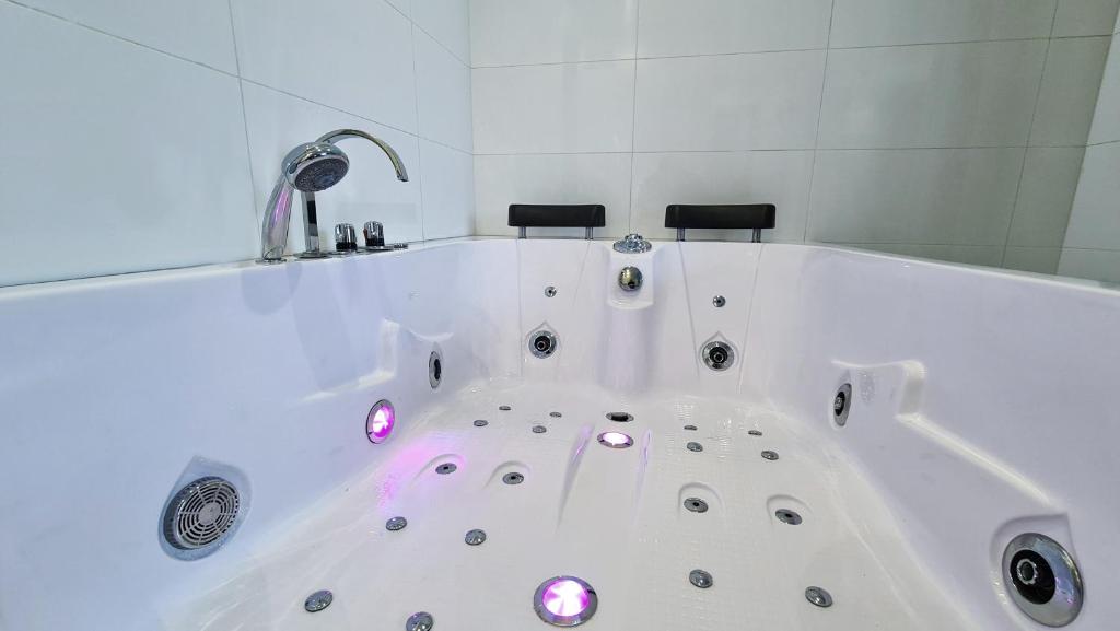 Koupelna v ubytování Hotel Malinowski Economy