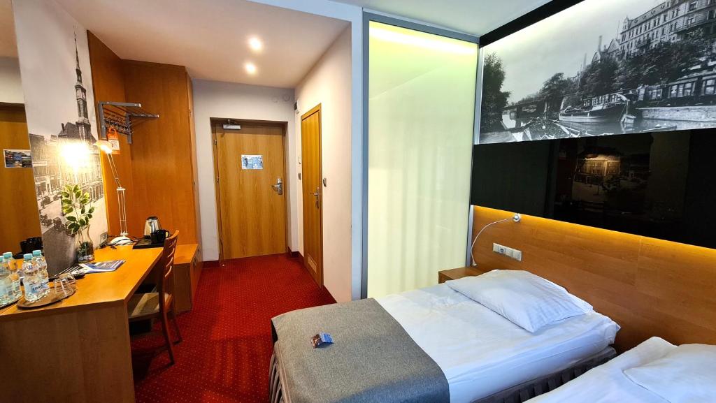 Postel nebo postele na pokoji v ubytování Hotel Malinowski Economy