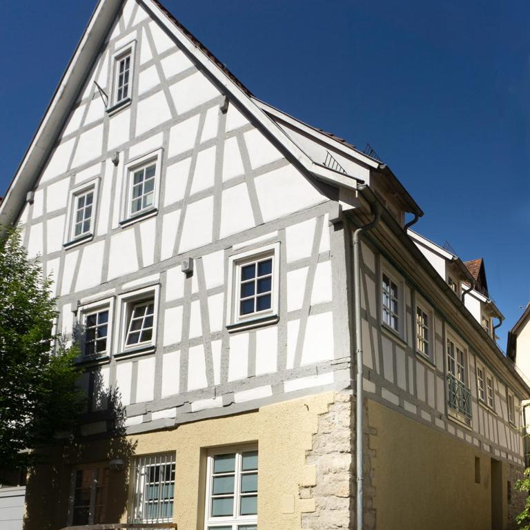 a white house with white windows on the side of it at bellasBnB an der Jagst in Möckmühl