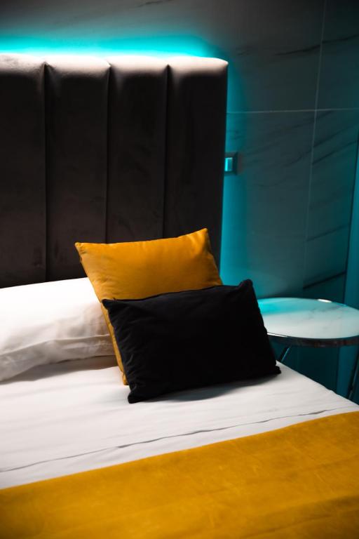 Postel nebo postele na pokoji v ubytování Intimity Luxury Rooms
