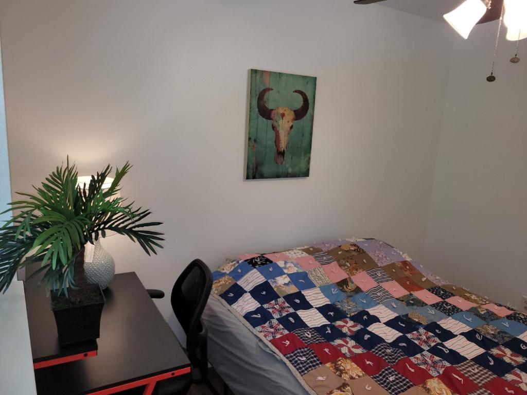 West Jordan room. - Housity