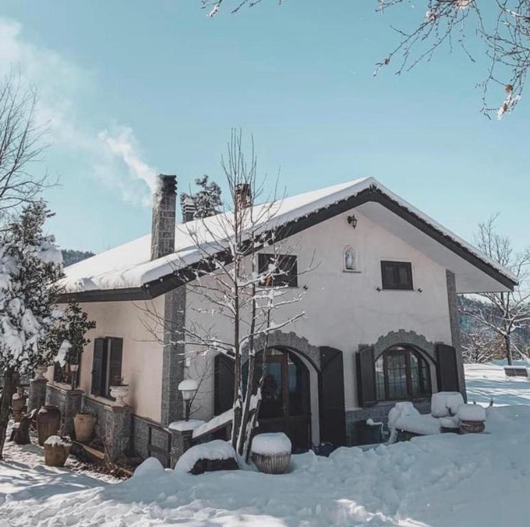 Peaceful Mountain Retreat - private guest house v zime