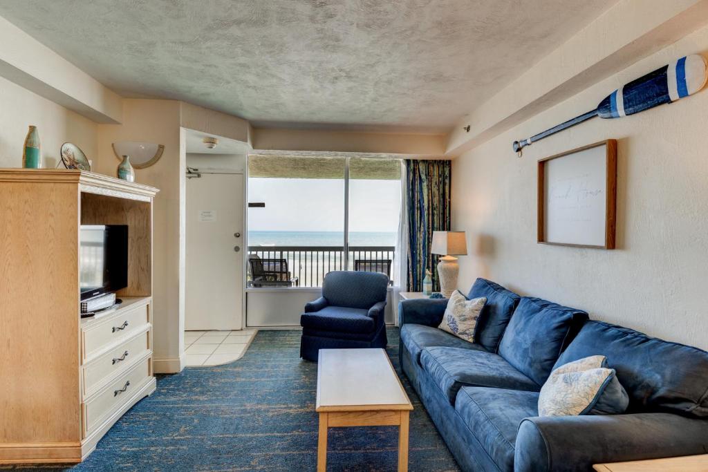 Χώρος καθιστικού στο Oceanfront with Kitchen and Wifi Sleeps 6