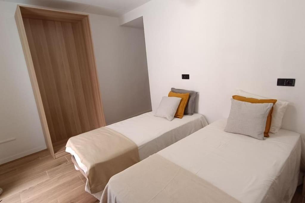 Postel nebo postele na pokoji v ubytování BOUTIQUE Apartment AVE Centro Lleida