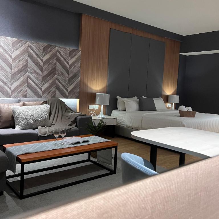 Posezení v ubytování AruSuites Tanjung Aru Kota Kinabalu - Laxzone Suite