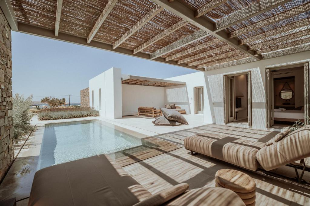 Bazén v ubytování Cove Paros nebo v jeho okolí