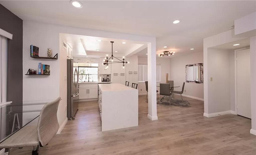 Private room in beautiful modern Calabasas townhouse