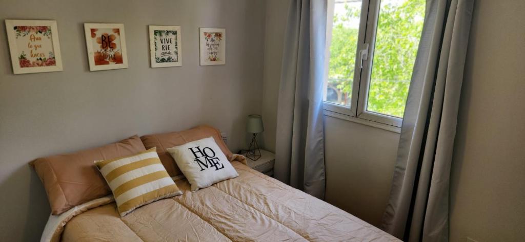 a bedroom with a couch with a pillow on it at Andino Apartaments Rental Rivadavia in San Juan