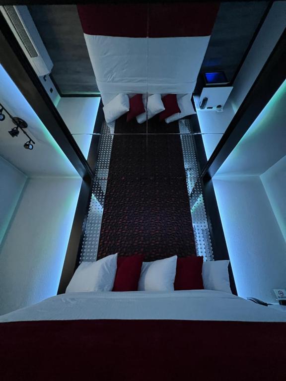 Imperial Suites, Adults Only photo