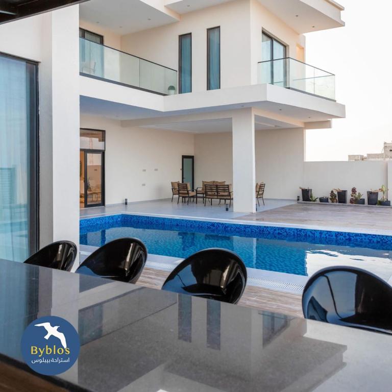 Bazén v ubytování Byblos Villa Resort nebo v jeho okolí