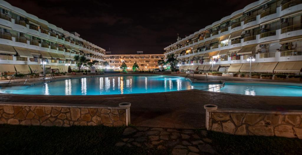 Bazén v ubytování Apartamento frente al mar nebo v jeho okolí