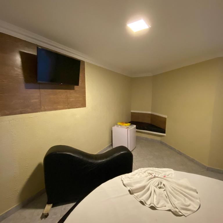 TV a/nebo společenská místnost v ubytování Hotel Milenium Itapuã