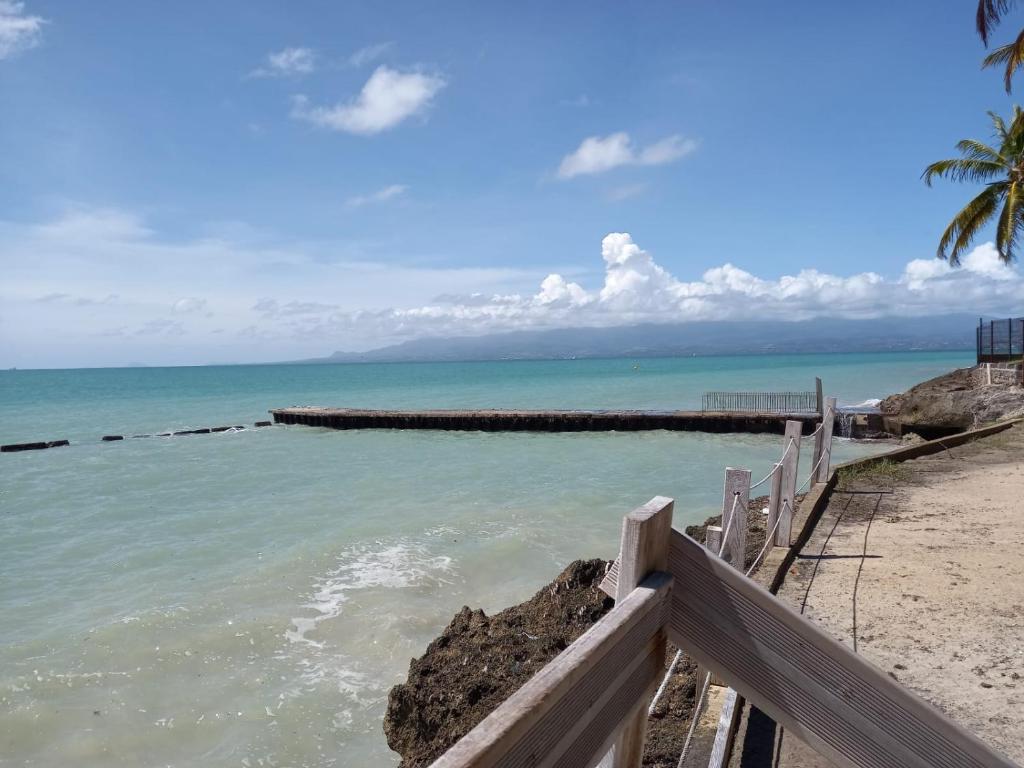 Grand studio vue mer Gwada breizh - Apartamento De Un Dormitorio