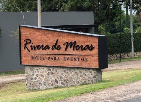 un cartello per un convegno di Moka Moca Motel Mans di CASA RIVERA DE MORAS a San Luis Soyatlán