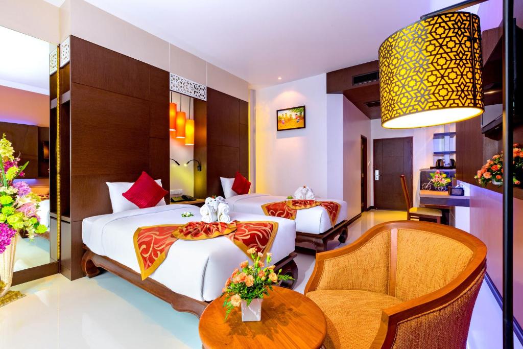 Postel nebo postele na pokoji v ubytování Nipa Resort, Patong Beach - SHA Extra Plus