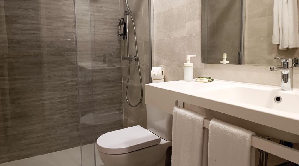 A bathroom at Marina Elite