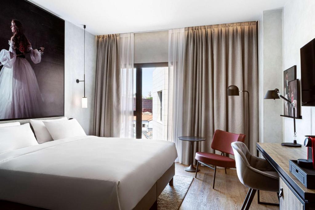 Radisson RED Madrid - Resim 27