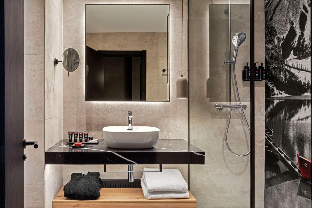 Radisson RED Madrid - Standard Room - High Floor