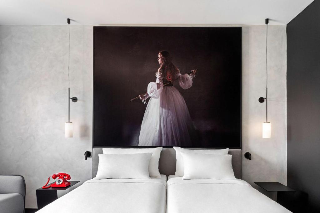 Radisson RED Madrid - Superior Room