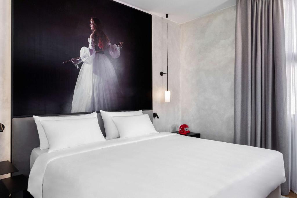 Radisson RED Madrid - Resim 37