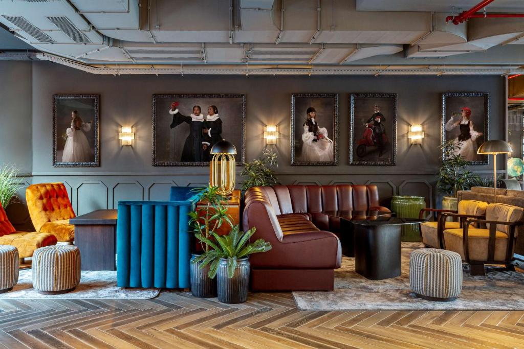 Radisson RED Madrid - Resim 8