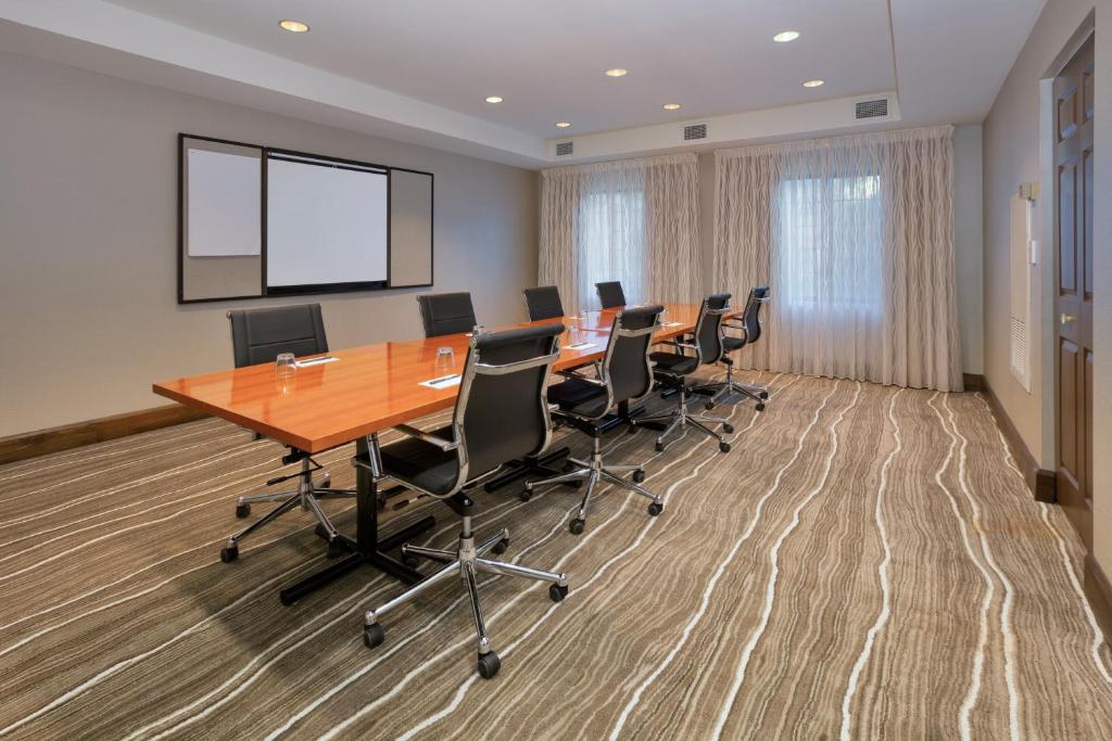 Konferenční prostory v ubytování Staybridge Suites Corning by IHG