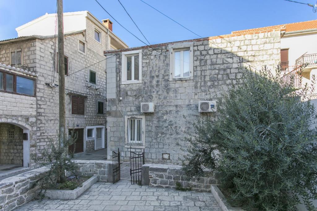 Fotografie z fotogalerie ubytování Apartments by the sea Kastel Novi, Kastela - 20043 v destinaci Kaštela