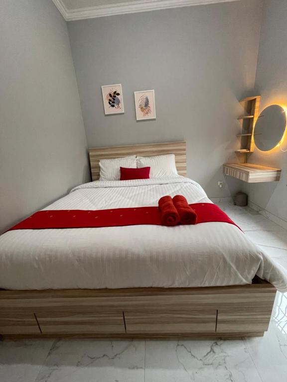 Postel nebo postele na pokoji v ubytování AW Lor House - Yogyakarta