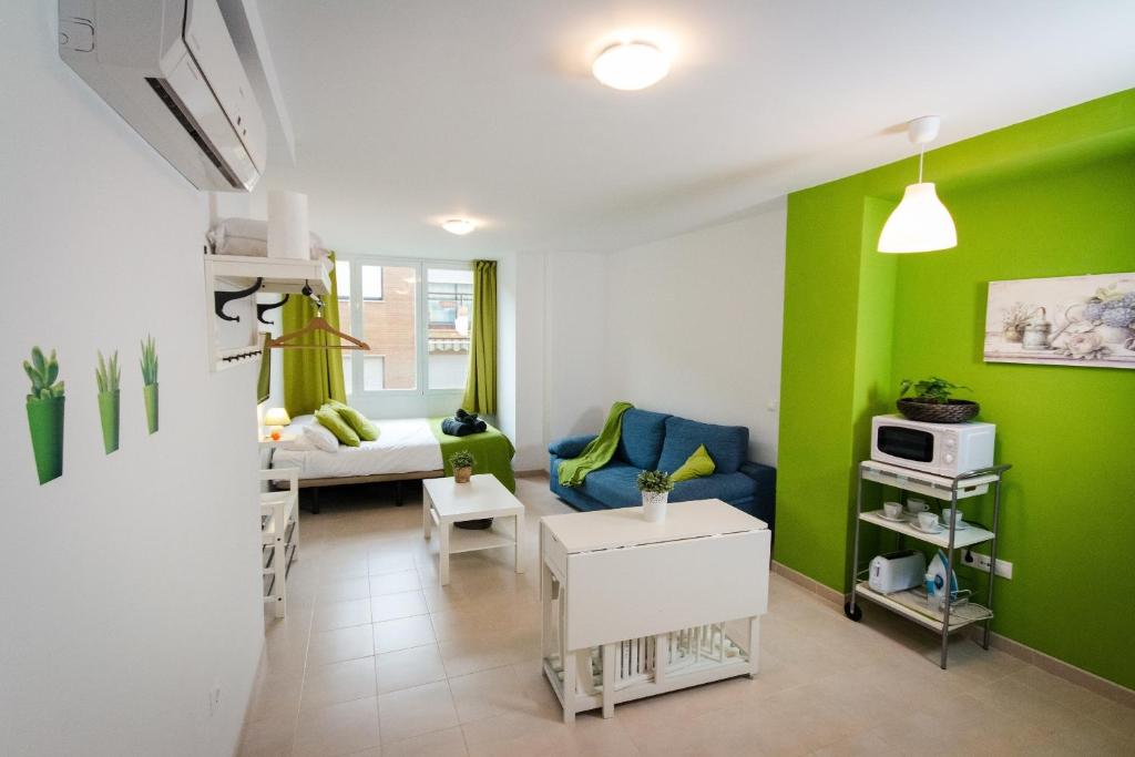 TV a/nebo společenská místnost v ubytování Holidays2Malaga Studios Juan de Mena