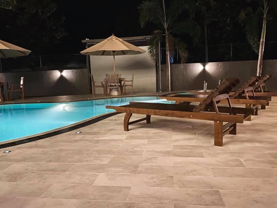 Bazén v ubytování Serenity Villa Dambulla nebo v jeho okolí