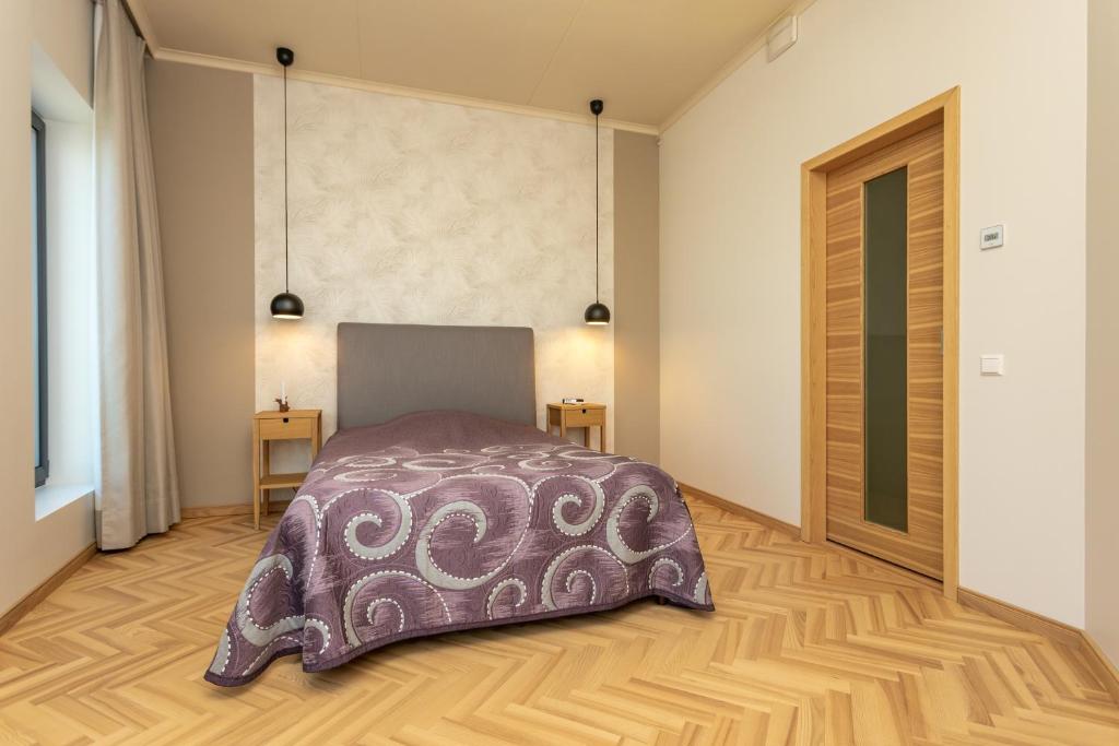 Postel nebo postele na pokoji v ubytování Bright, newly furnished apt in Tartu with free parking