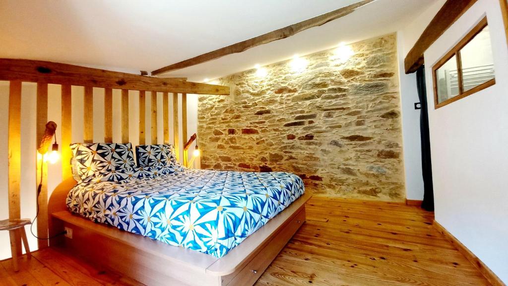 Le Gîte du Puy et son jardin au bord de l'eau - Housity