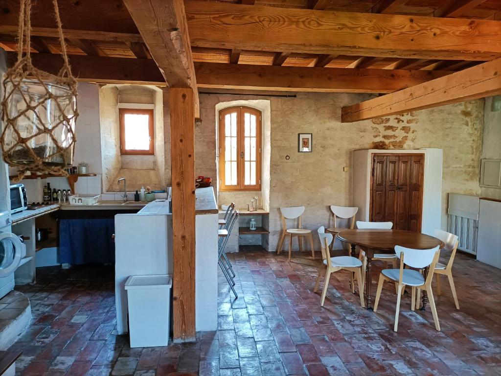 Maison atypique coeur de village historique
