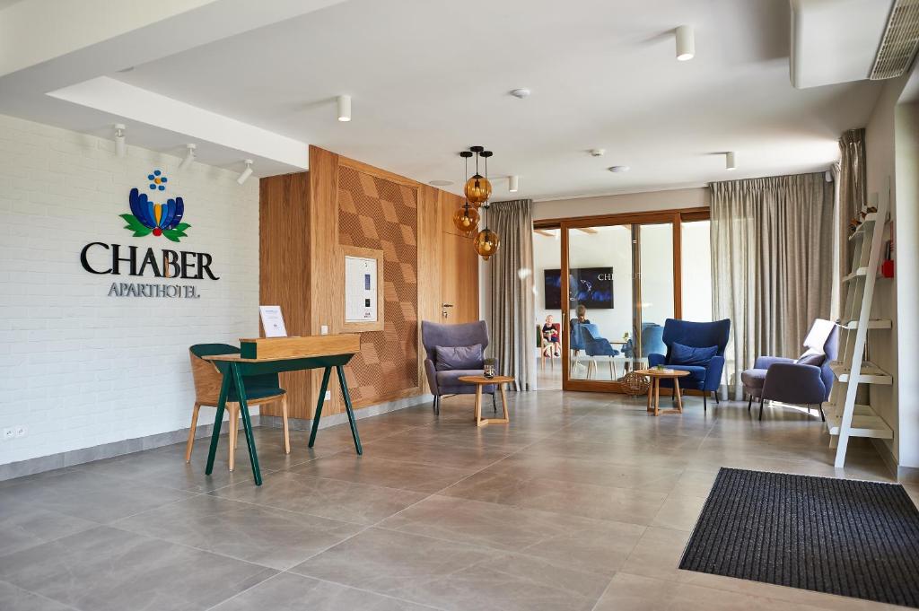 A seating area at Chaber Apartamenty